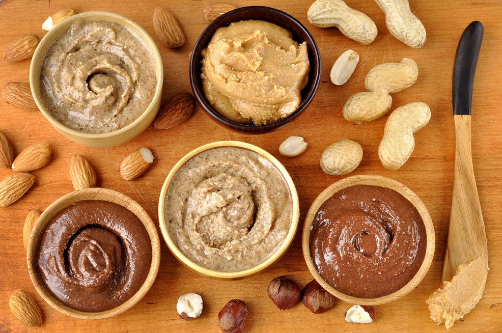 Nuts like almonds, peanuts, cashews, etc. are rich in omega-3 fatty acids which aid in weight loss.