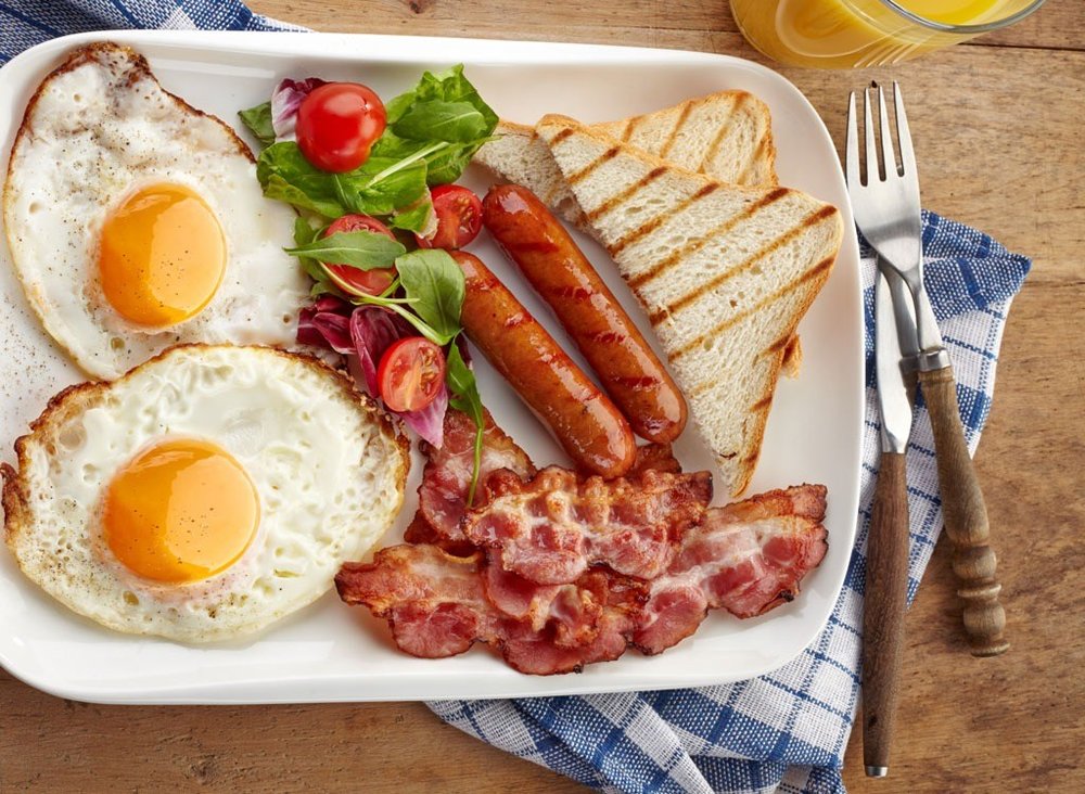 Start your day by eating a breakfast rich in protein to burn your foods and convert it into energy as you face the day.