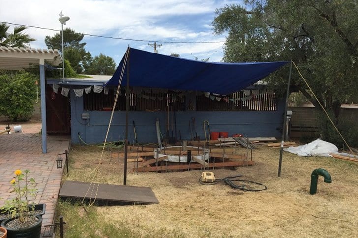 La familia compró una casa nueva y encontró una sorpresa debajo del